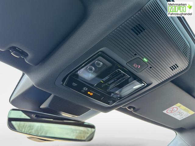 Volkswagen / Tiguan / Schwarz / / / 4 MOT+AHK+NAVI+PANORAMA+EL. HECK.+20 ALU