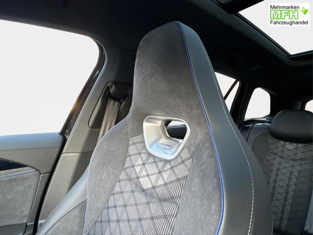 Volkswagen / Passat Variant / Schwarz / / / 4WD+PANO+AHK+HARMAN+NAVI+HUD+Matrix+ACC, Beispielbilder, ggf. teilweise mit Sonderausstattung