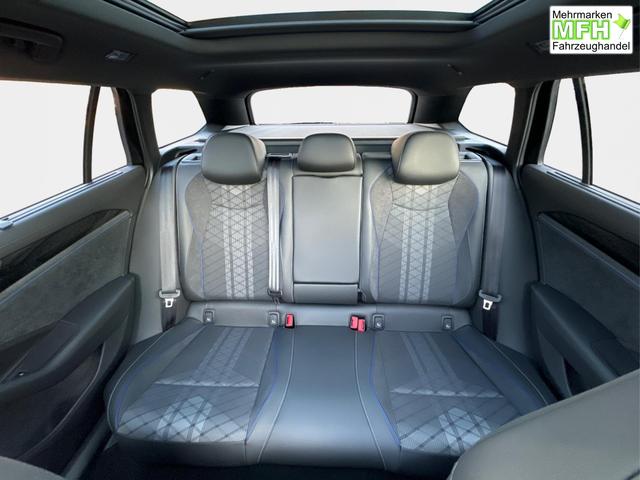 Volkswagen / Passat Variant / Schwarz / / / 4WD+PANO+AHK+HARMAN+NAVI+HUD+Matrix+ACC, Beispielbilder, ggf. teilweise mit Sonderausstattung