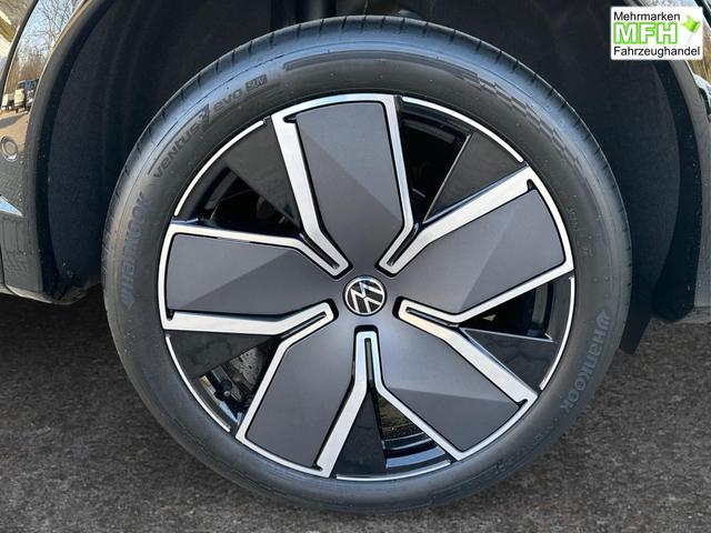 Volkswagen / Tiguan / Schwarz / / / 4 MOT+AHK+NAVI+PANORAMA+EL. HECK.+20 ALU