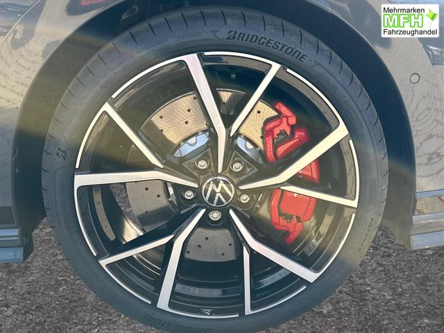 Volkswagen / Golf / / / / PANO+MATRIX+HUD+HARMAN+NAVI+360 KAMERA+19 LM, Beispielbilder, ggf. teilweise mit Sonderausstattung
