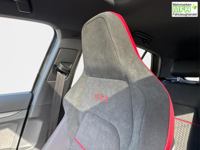 Volkswagen / Golf / / / / PANO+MATRIX+HUD+HARMAN+NAVI+360 KAMERA+19 LM, Beispielbilder, ggf. teilweise mit Sonderausstattung