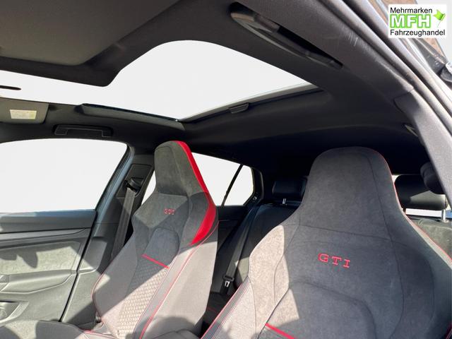 Volkswagen / Golf / / / / PANO+MATRIX+HUD+HARMAN+NAVI+360 KAMERA+19 LM, Beispielbilder, ggf. teilweise mit Sonderausstattung