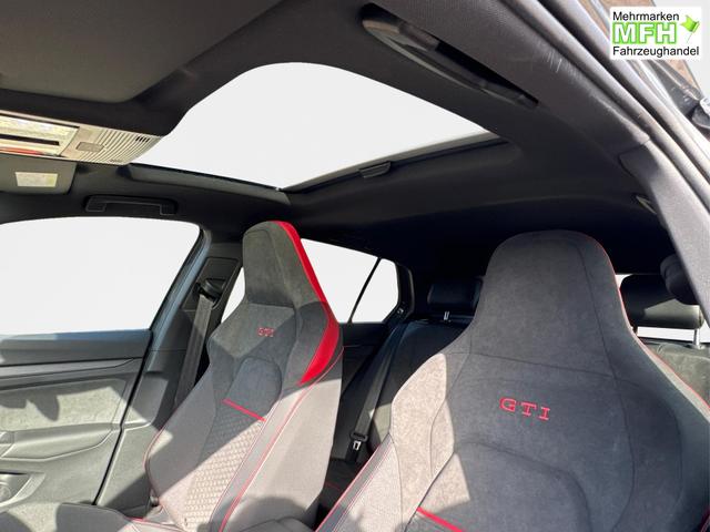 Volkswagen / Golf / / / / PANO+MATRIX+HUD+HARMAN+NAVI+360 KAMERA+19 LM, Beispielbilder, ggf. teilweise mit Sonderausstattung