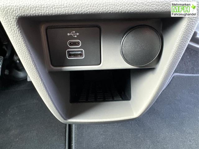 Volkswagen / T7 Caravelle / / / / LR+9 Sitze+AHK+KLIMAAUT.+KAMERA+PDC+LED
