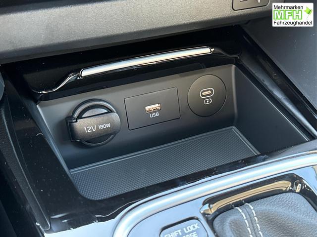 Kia / XCeed / Schwarz / / / ACC+SHZ+eHK+KAMERA+NAVI+LED+18 ALU