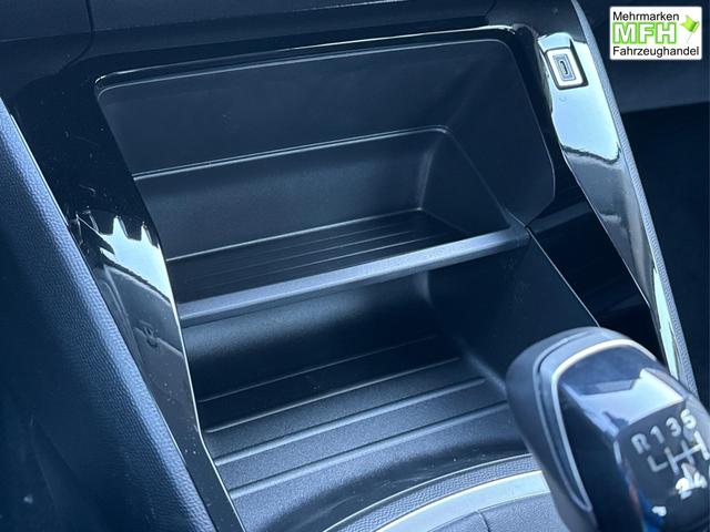 Peugeot / 208 / Grau / / / MAN6+SHZ+LED+PDC+TEMPOMAT