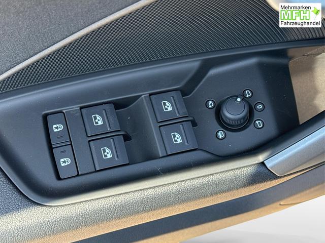 Audi / A3 Sportback / Schwarz / / / ACC+KAMERA+SHZ+LED+16LM+APP