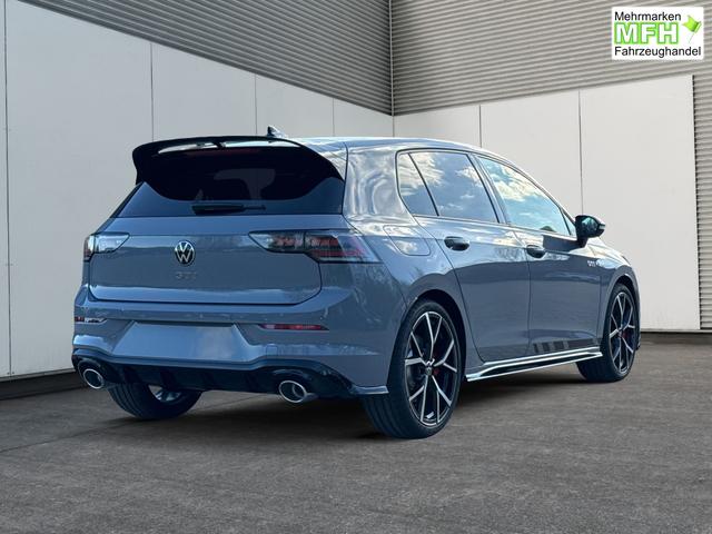 Volkswagen / Golf / Grau / / / PANO+MATRIX+HUD+HARMAN+NAVI+360 KAMERA+19 LM