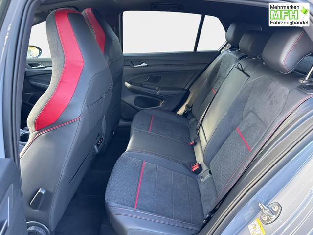 Volkswagen / Golf / Grau / / / PANO+MATRIX+HUD+HARMAN+NAVI+360 KAMERA+19 LM