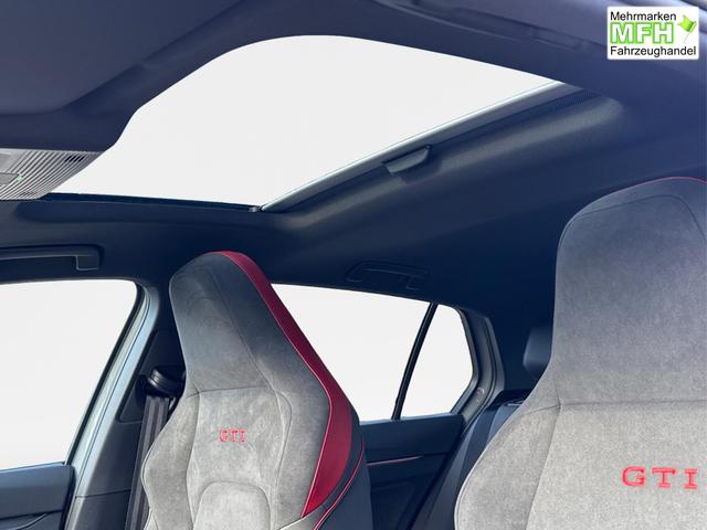 Volkswagen / Golf / Grau / / / PANO+MATRIX+HUD+HARMAN+NAVI+360 KAMERA+19 LM