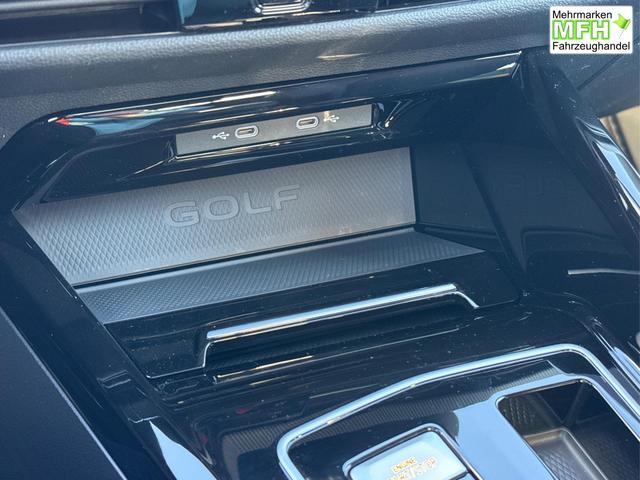 Volkswagen / Golf / Grau / / / PANO+MATRIX+HUD+HARMAN+NAVI+360 KAMERA+19 LM