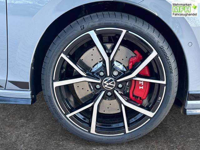 Volkswagen / Golf / Grau / / / PANO+MATRIX+HUD+HARMAN+NAVI+360 KAMERA+19 LM