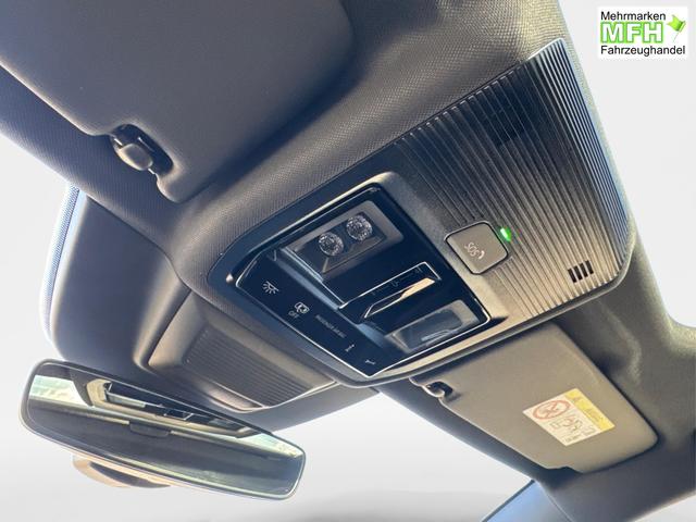 Volkswagen / Golf / Grau / / / PANO+MATRIX+HUD+HARMAN+NAVI+360 KAMERA+19 LM