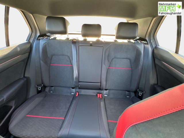 Volkswagen / Golf / Grau / / / PANO+MATRIX+HUD+HARMAN+NAVI+360 KAMERA+19 LM