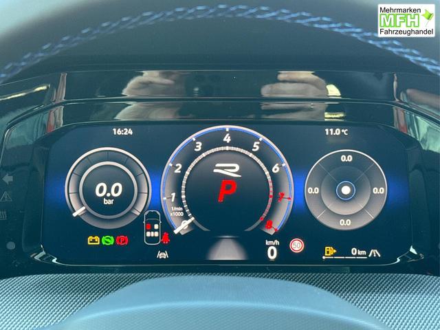 Volkswagen / Golf / / / / 4x4+PANO+MATRIX+HUD+HARMAN+NAVI+360 KAMERA+19 LM