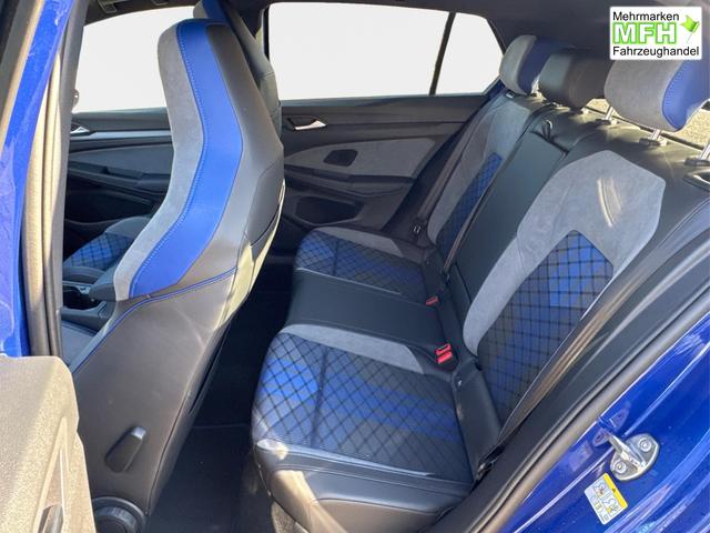 Volkswagen / Golf / / / / 4x4+PANO+MATRIX+HUD+HARMAN+NAVI+360 KAMERA+19 LM