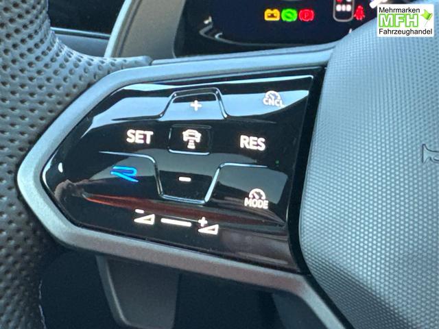 Volkswagen / Golf / / / / 4x4+PANO+MATRIX+HUD+HARMAN+NAVI+360 KAMERA+19 LM