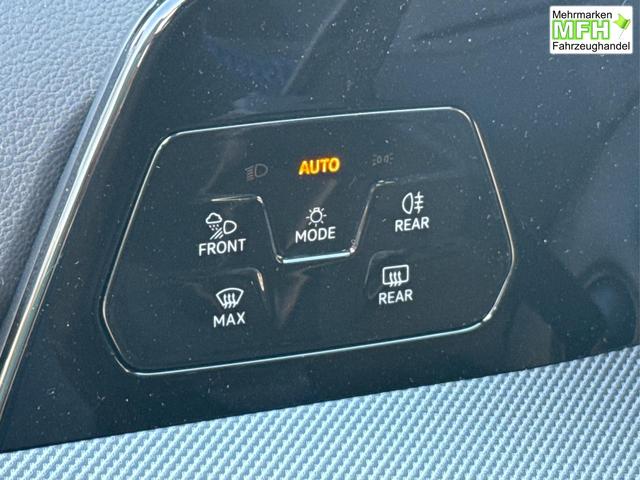 Volkswagen / Golf / / / / 4x4+PANO+MATRIX+HUD+HARMAN+NAVI+360 KAMERA+19 LM