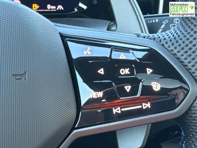 Volkswagen / Golf / / / / 4x4+PANO+MATRIX+HUD+HARMAN+NAVI+360 KAMERA+19 LM