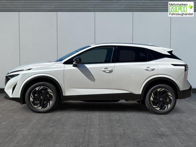 Nissan / Qashqai / Wei&szlig; / / / EL. HECKKL+HEAD-UP+KAMERA+ACC+PDC+SHZ+LED , Bei den verwendeten Bildern kann es sich um Beispielbilder handeln, ggf. teilweise mit Sonderausstattung.