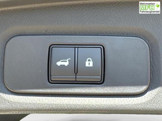 Nissan / Qashqai / Wei&szlig; / / / EL. HECKKL+HEAD-UP+KAMERA+ACC+PDC+SHZ+LED , Bei den verwendeten Bildern kann es sich um Beispielbilder handeln, ggf. teilweise mit Sonderausstattung.