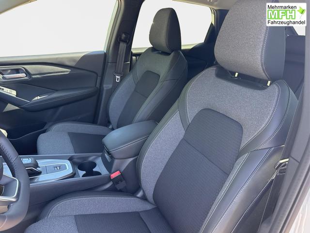 Nissan / Qashqai / Wei&szlig; / / / EL. HECKKL+HEAD-UP+KAMERA+ACC+PDC+SHZ+LED , Bei den verwendeten Bildern kann es sich um Beispielbilder handeln, ggf. teilweise mit Sonderausstattung.