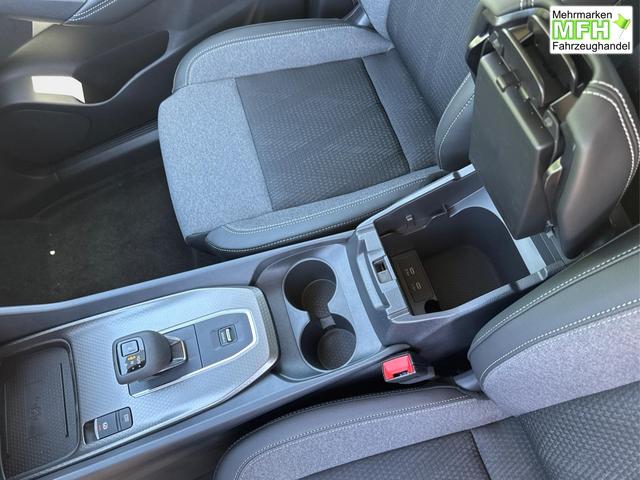 Nissan / Qashqai / Wei&szlig; / / / EL. HECKKL+HEAD-UP+KAMERA+ACC+PDC+SHZ+LED , Bei den verwendeten Bildern kann es sich um Beispielbilder handeln, ggf. teilweise mit Sonderausstattung.