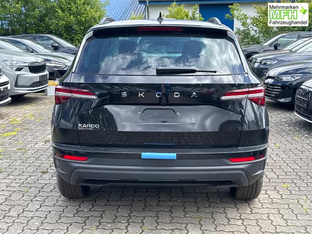 Skoda / Karoq / Schwarz / / / AHK+el.HECKKLAPPE+KAMERA+PDC+ACC, Bei den verwendeten Bildern kann es sich um Beispielbilder handeln, ggf. teilweise mit Sonderausstattung.