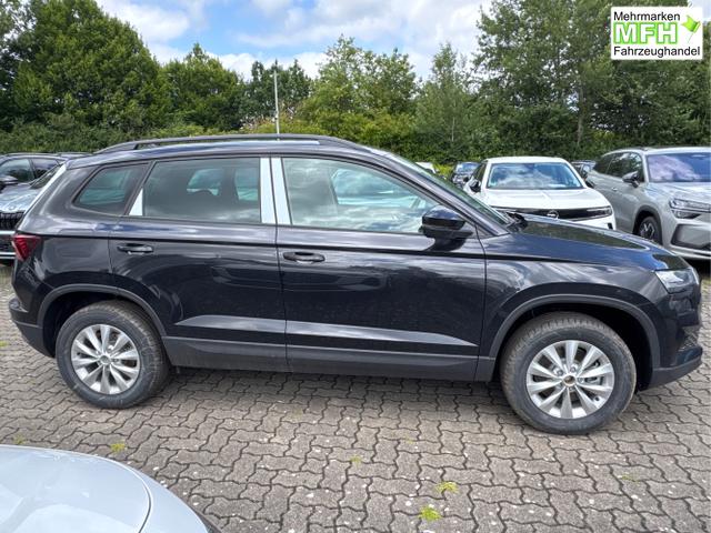 Skoda / Karoq / Schwarz / / / AHK+el.HECKKLAPPE+KAMERA+PDC+ACC, Bei den verwendeten Bildern kann es sich um Beispielbilder handeln, ggf. teilweise mit Sonderausstattung.