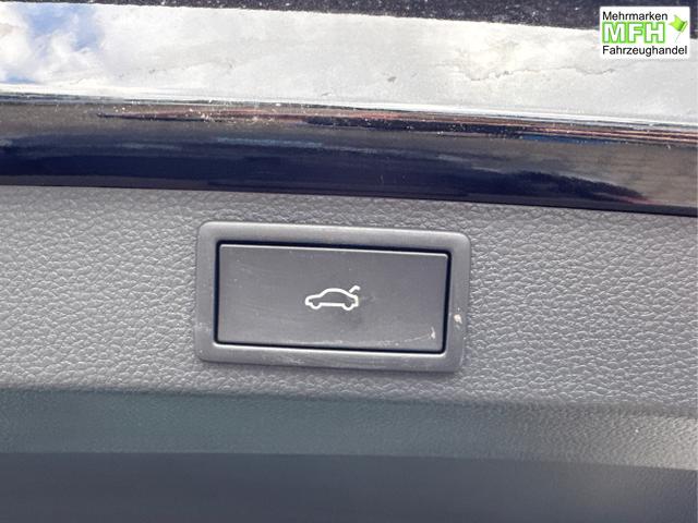 Skoda / Karoq / Schwarz / / / AHK+el.HECKKLAPPE+KAMERA+PDC+ACC, Bei den verwendeten Bildern kann es sich um Beispielbilder handeln, ggf. teilweise mit Sonderausstattung.