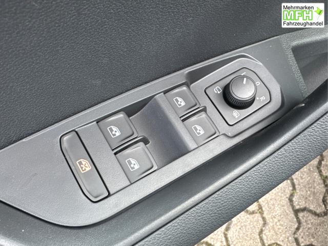 Skoda / Karoq / Schwarz / / / AHK+el.HECKKLAPPE+KAMERA+PDC+ACC, Bei den verwendeten Bildern kann es sich um Beispielbilder handeln, ggf. teilweise mit Sonderausstattung.