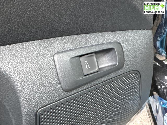 Skoda / Karoq / Schwarz / / / AHK+el.HECKKLAPPE+KAMERA+PDC+ACC, Bei den verwendeten Bildern kann es sich um Beispielbilder handeln, ggf. teilweise mit Sonderausstattung.