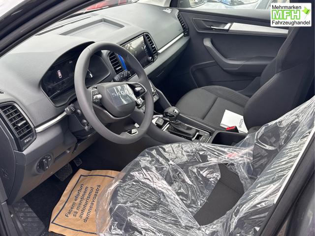 Skoda / Karoq / / / / AHK+el.HECKKLAPPE+KAMERA+PDC+ACC, Bei den verwendeten Bildern kann es sich um Beispielbilder handeln, ggf. teilweise mit Sonderausstattung.