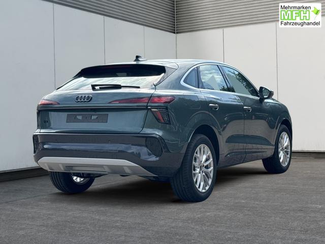 Audi / Q3 Sportback / / / / MJ 2026 PANO+AHK+NAVI+KAMERA+EL. HECKKL.+LED+18 LM, Bei den verwendeten Bildern kann es sich um Beispielbilder handeln, ggf. teilweise mit Sonderausstattung.