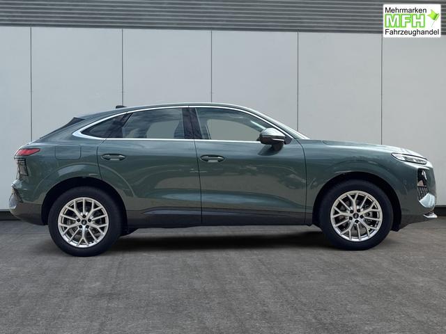 Audi / Q3 Sportback / / / / MJ 2026 PANO+AHK+NAVI+KAMERA+EL. HECKKL.+LED+18 LM, Bei den verwendeten Bildern kann es sich um Beispielbilder handeln, ggf. teilweise mit Sonderausstattung.