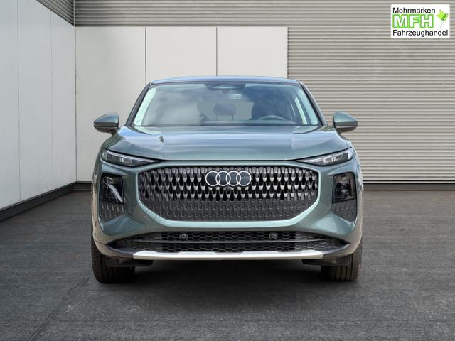 Audi / Q3 Sportback / / / / MJ 2026 PANO+AHK+NAVI+KAMERA+EL. HECKKL.+LED+18 LM, Bei den verwendeten Bildern kann es sich um Beispielbilder handeln, ggf. teilweise mit Sonderausstattung.