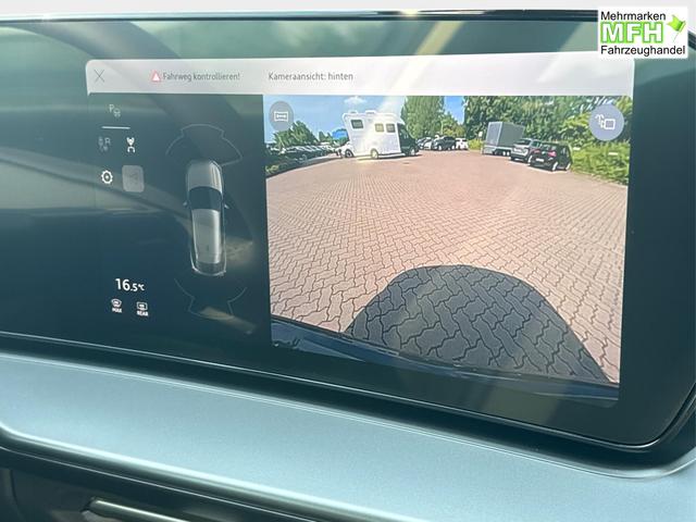 Audi / Q3 Sportback / / / / MJ 2026 PANO+AHK+NAVI+KAMERA+EL. HECKKL.+LED+18 LM, Bei den verwendeten Bildern kann es sich um Beispielbilder handeln, ggf. teilweise mit Sonderausstattung.