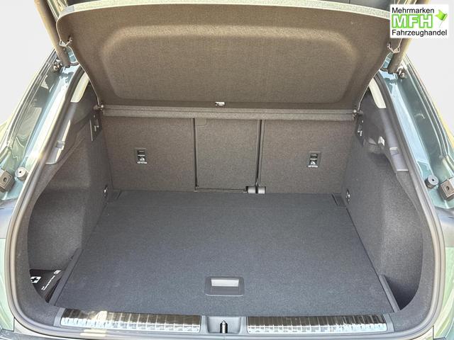 Audi / Q3 Sportback / / / / MJ 2026 PANO+AHK+NAVI+KAMERA+EL. HECKKL.+LED+18 LM, Bei den verwendeten Bildern kann es sich um Beispielbilder handeln, ggf. teilweise mit Sonderausstattung.