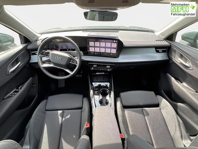 Audi / Q3 Sportback / / / / MJ 2026 PANO+AHK+NAVI+KAMERA+EL. HECKKL.+LED+18 LM, Bei den verwendeten Bildern kann es sich um Beispielbilder handeln, ggf. teilweise mit Sonderausstattung.