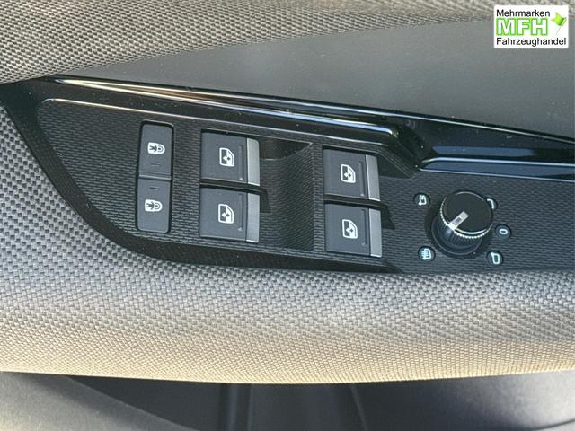 Audi / Q3 Sportback / / / / MJ 2026 PANO+AHK+NAVI+KAMERA+EL. HECKKL.+LED+18 LM, Bei den verwendeten Bildern kann es sich um Beispielbilder handeln, ggf. teilweise mit Sonderausstattung.