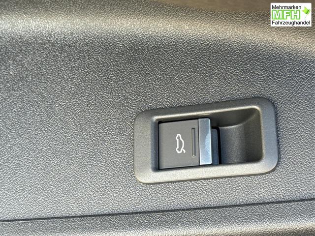 Audi / Q3 Sportback / / / / MJ 2026 PANO+AHK+NAVI+KAMERA+EL. HECKKL.+LED+18 LM, Bei den verwendeten Bildern kann es sich um Beispielbilder handeln, ggf. teilweise mit Sonderausstattung.
