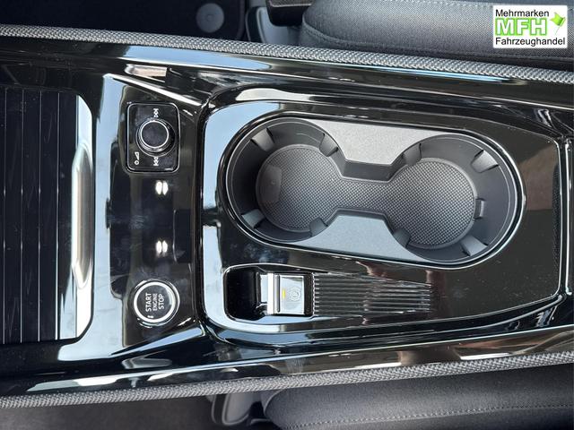 Audi / Q3 Sportback / / / / MJ 2026 PANO+AHK+NAVI+KAMERA+EL. HECKKL.+LED+18 LM, Bei den verwendeten Bildern kann es sich um Beispielbilder handeln, ggf. teilweise mit Sonderausstattung.