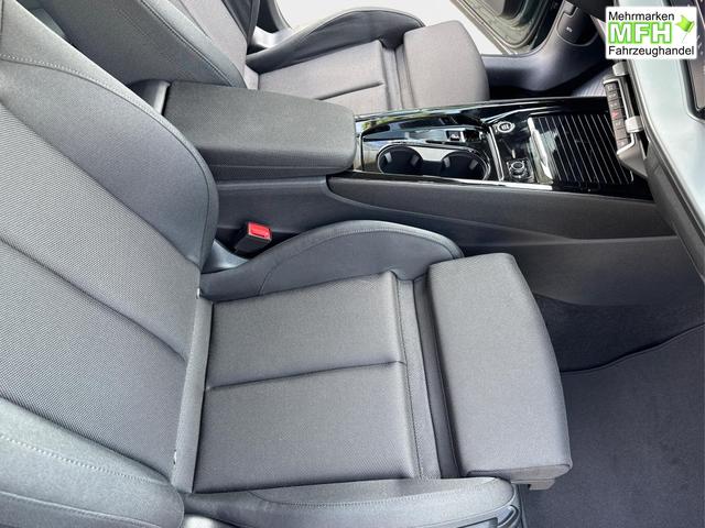 Audi / Q3 Sportback / / / / MJ 2026 PANO+AHK+NAVI+KAMERA+EL. HECKKL.+LED+18 LM, Bei den verwendeten Bildern kann es sich um Beispielbilder handeln, ggf. teilweise mit Sonderausstattung.