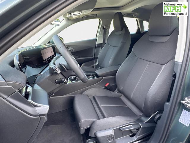 Audi / Q3 Sportback / / / / MJ 2026 PANO+AHK+NAVI+KAMERA+EL. HECKKL.+LED+18 LM, Bei den verwendeten Bildern kann es sich um Beispielbilder handeln, ggf. teilweise mit Sonderausstattung.