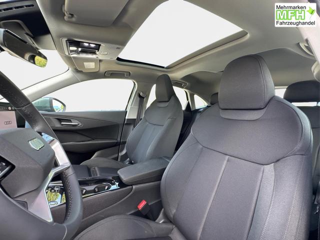 Audi / Q3 Sportback / / / / MJ 2026 PANO+AHK+NAVI+KAMERA+EL. HECKKL.+LED+18 LM, Bei den verwendeten Bildern kann es sich um Beispielbilder handeln, ggf. teilweise mit Sonderausstattung.