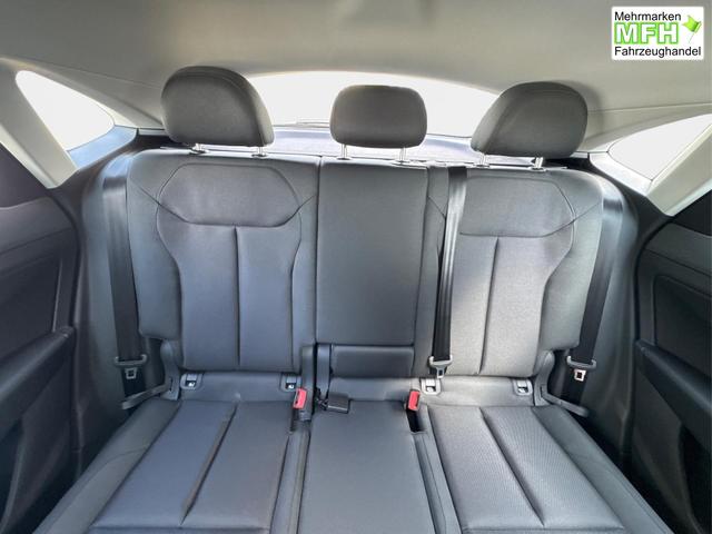 Audi / Q3 Sportback / / / / MJ 2026 PANO+AHK+NAVI+KAMERA+EL. HECKKL.+LED+18 LM, Bei den verwendeten Bildern kann es sich um Beispielbilder handeln, ggf. teilweise mit Sonderausstattung.