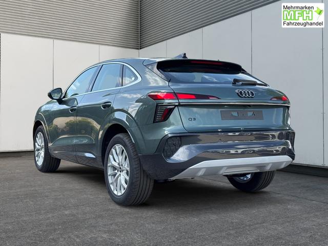 Audi / Q3 Sportback / / / / MJ 2026 PANO+AHK+NAVI+KAMERA+EL. HECKKL.+LED+18 LM, Bei den verwendeten Bildern kann es sich um Beispielbilder handeln, ggf. teilweise mit Sonderausstattung.