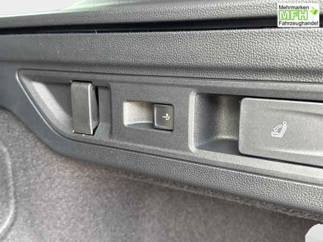 Skoda / Superb Combi / / / / DSG+ NAVI+AHK+EL. HECKKL.+KESSY+SHZ V+H, Bei den verwendeten Bildern kann es sich um Beispielbilder handeln, ggf. teilweise mit Sonderausstattung.