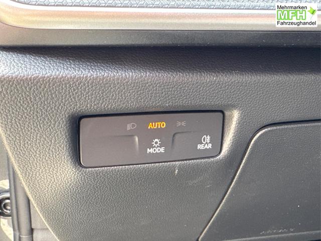 Skoda / Superb Combi / / / / DSG+ NAVI+AHK+EL. HECKKL.+KESSY+SHZ V+H, Bei den verwendeten Bildern kann es sich um Beispielbilder handeln, ggf. teilweise mit Sonderausstattung.